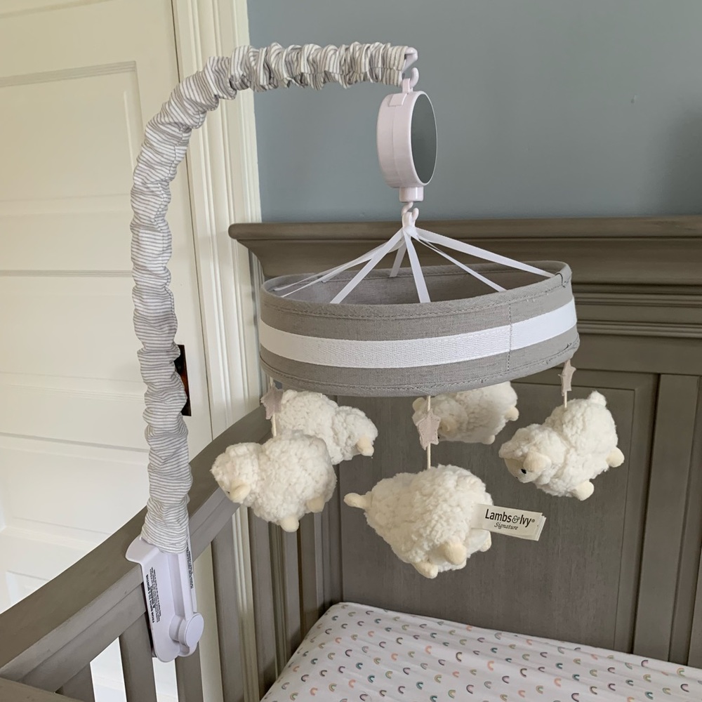 Lambs & Ivy musical lamb mobile